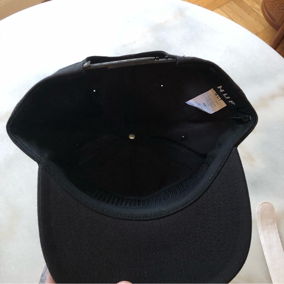 NEW HUF Black and White Collegiate Embroidered Logo Hat - Picture 3 of 3